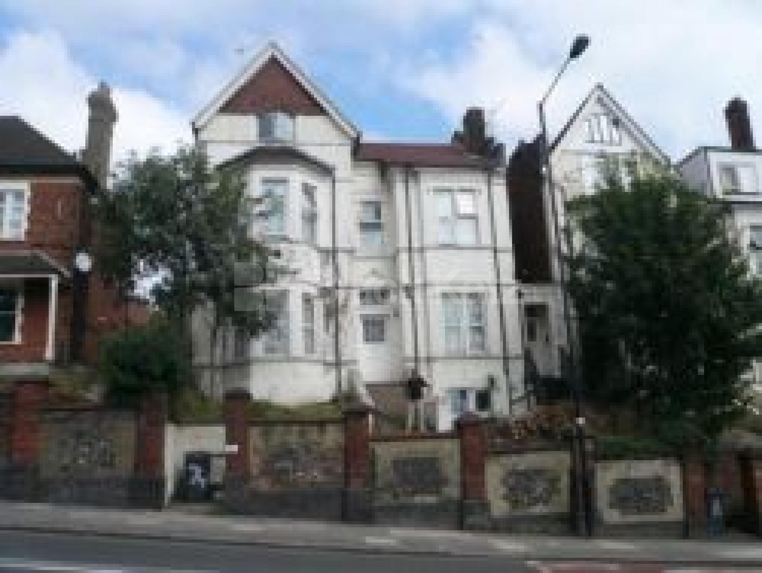 			LET!, 5 Bedroom, 1 bath, 1 reception Flat			 Muswell Hill, MUSWELL HILL N10